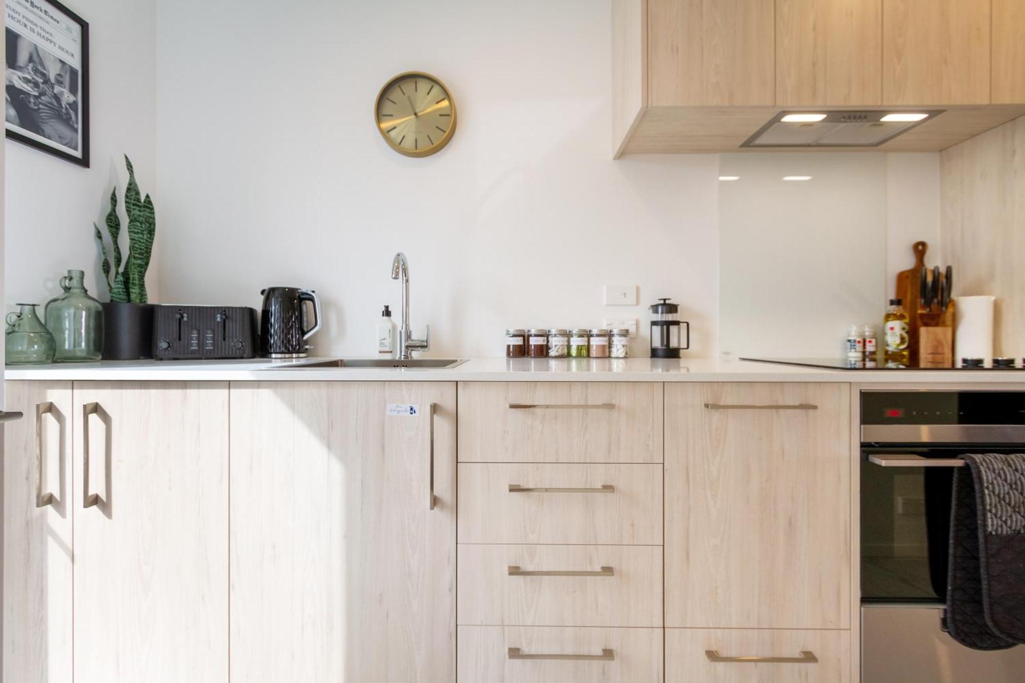 Prime Locale: Studio With Balcony Christchurch Exterior foto